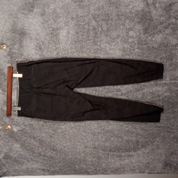 Athleta Brooklyn Textured Jogger in Black High Rise Gorpcore Outdoor Womens 8 - Picture 5 of 11